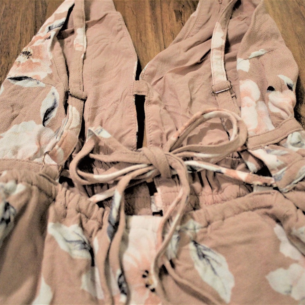 L.A. Hearts Floral Romper. Women's Size XS. - Picture 4 of 8